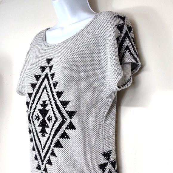 Women's Small Coral sparkly Tribal print gray & Black blouse - Picture 4 of 10